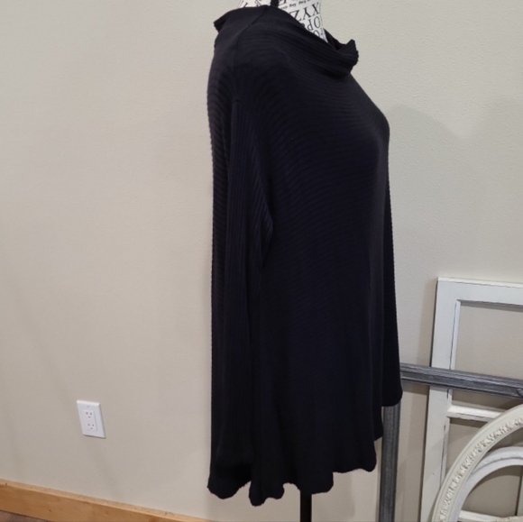 Free People We the Free Love Women's SZ M black ribbed mock neck open back top‎ - Picture 5 of 10